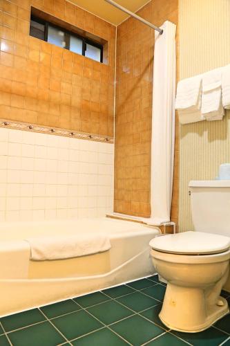 Travelodge by Wyndham Pasadena Central - image 9