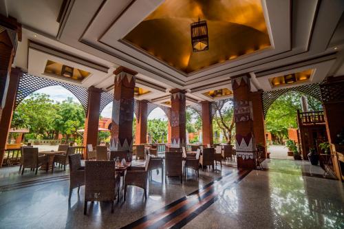 Restaurant, Heritage Bagan Hotel in Bagan