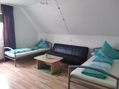 2 twin beds, 1 sofa bed