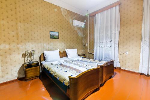 2 twin beds