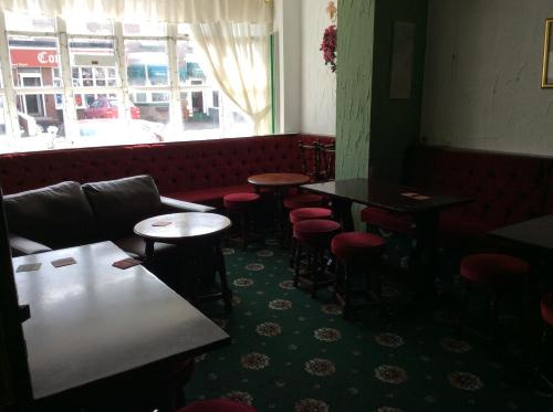 Lynton Hotel - image 3