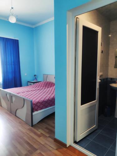 2 double beds