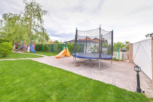 Happy Place - Casuta Galbena - image 5