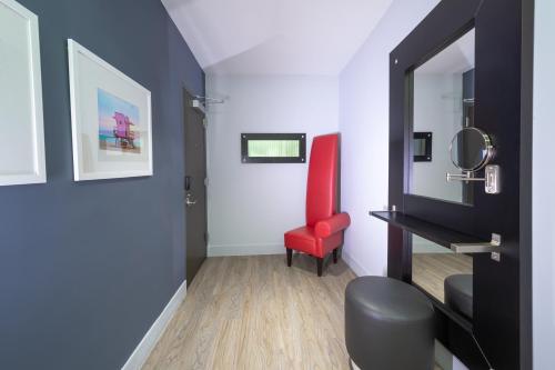 Kent Hotel - image 12
