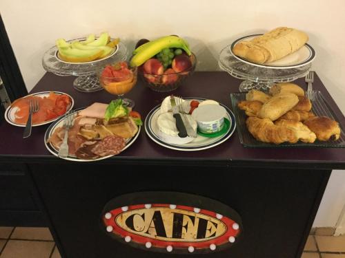 Food and beverages, Auberge Henri IV in Lubersac