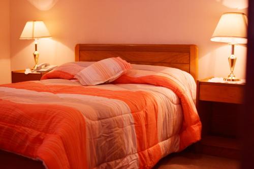 1 queen bed, 2 twin beds