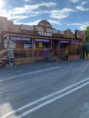Safari Motor Inn - Joshua Tree - 주변 환경