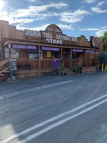 Safari Motor Inn - Joshua Tree