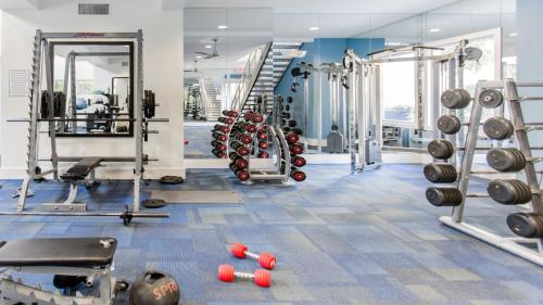 Phoenix Hosp 1 mile-2 bedroom Unit- 24 Hour Resort Pool-Amazing Gym with Parking - image 7