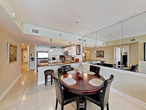 New Listing! Elegant Condo With Gulf Views & 3 Pools Condo - image 5