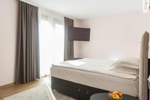 217411748 Amiral Hotel
