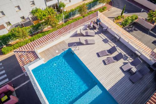 Hotel Grand Cap Rooftop Pool