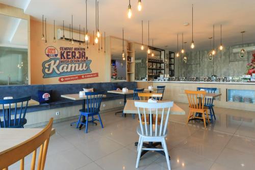 Restaurant, Hotel Berlian International Surabaya near Tanjung Perak Harbor