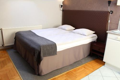 1 queen bed