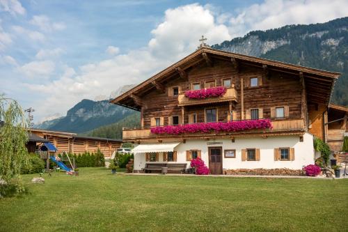 Narzenhof Wellness Chalets, Familien & Luxus Apartments am Bauernhof