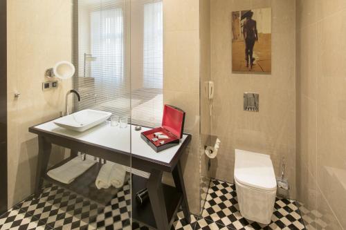 Superior Double or Twin Room image 4