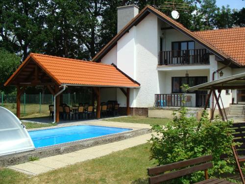 Apartment with Pool View