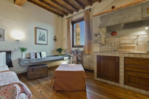 Palazzo Uguccioni Apartments, Florence (photo 11)