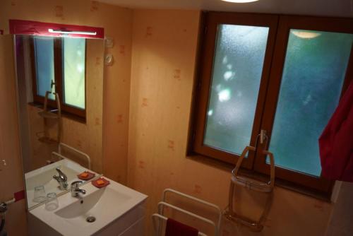 Bathroom, La petite maison dans la prairie in Le Boulou