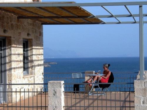 Notos Hotel - image 4