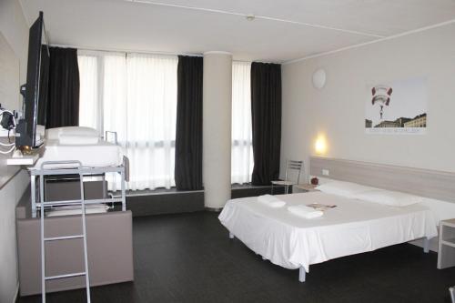 Quadruple Room image 3