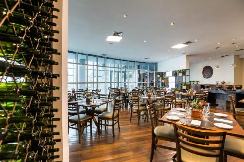 Étterem, San Diego Suites Ipatinga in Ipatinga