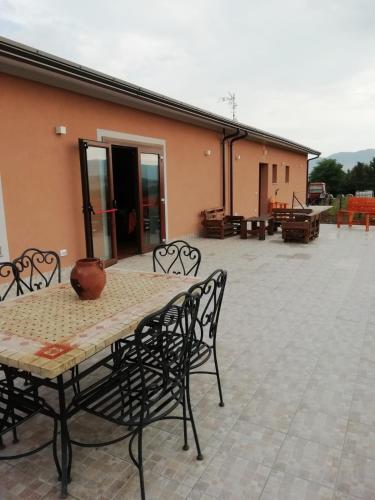 Accommodation in Atella