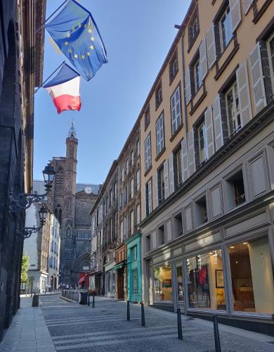 Suite Hôtel de Ville - Cathédrale - image 7