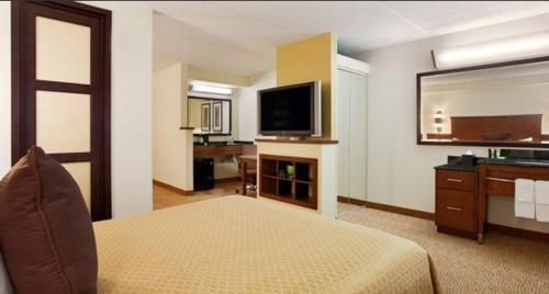 Wyndham Garden Kansas City Airport, Канзас-Сити (фото 10)