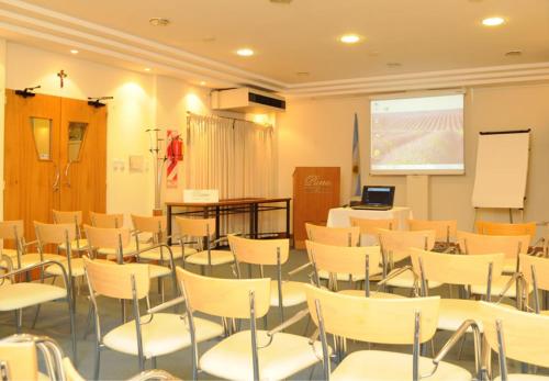 비즈니스 센터, Parra Hotel & Suites in 라파엘라