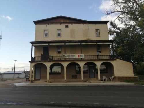 Macklin Hotel (Old Bar)