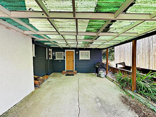 New Listing! Coastal Craftsman Home With Bay Views Home - image 9