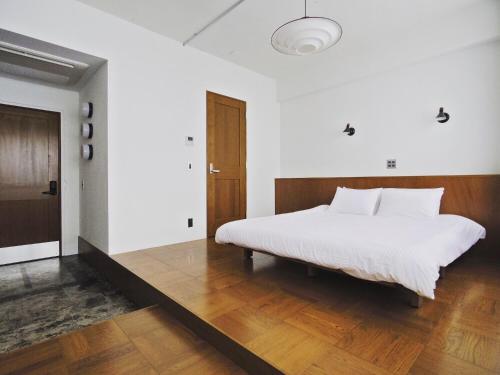 No Service Hotel – Tokyo, NY