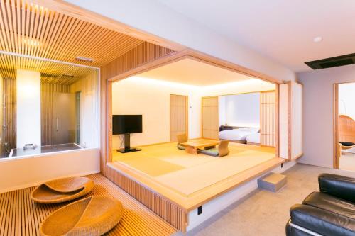 Room with Tatami Area and Private Hot Spring Bath - Aoi