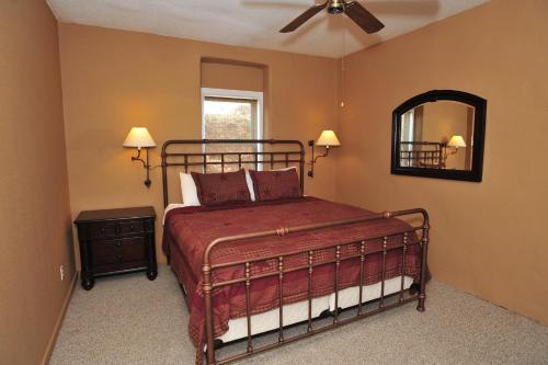 1 king bed, 2 sofa beds