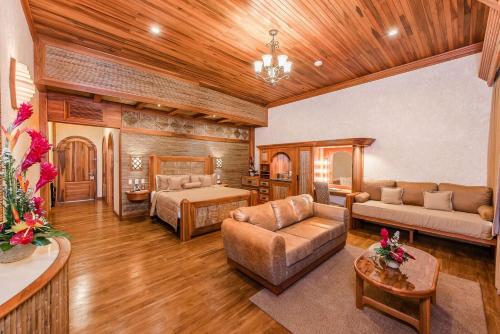 Guestroom, The Springs Resort & Spa at Arenal in La Fortuna
