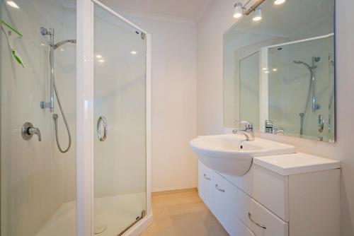 ห้องน้ำ, Bayside Motel Whitianga in วิทเทียงก้า