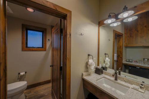 Golden Stone Inn in West Yellowstone, USA