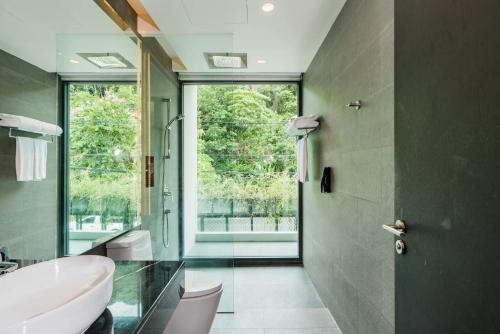 room detail thumbnail 2