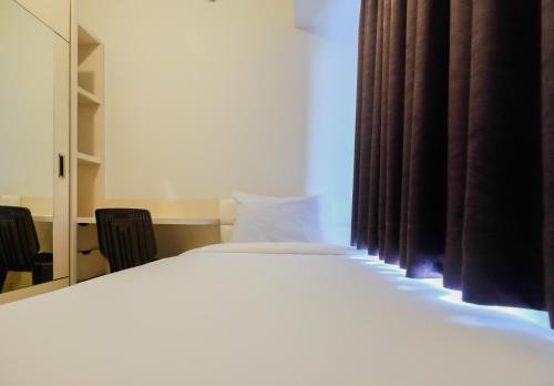 Spacious 2BR Apartment at The Springlake Summarecon Bekasi By Travelio - image 5