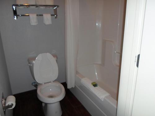 Studio 6-Beeville, TX Room Type - Queen Suite - Non-Smoking