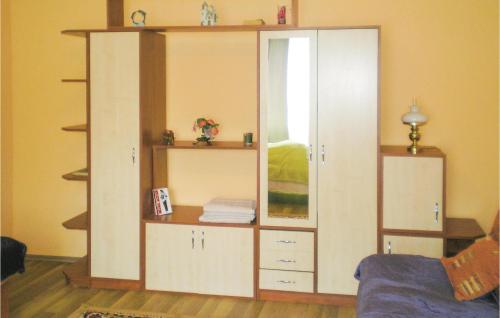  Beautiful apartment in Balatonfüzfö w/ Indoor swimming pool, WiFi and 1 Bedrooms in Balatonfůzfő