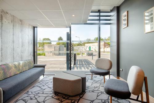 Empfangshalle, B&B HOTEL Igny Palaiseau in Igny