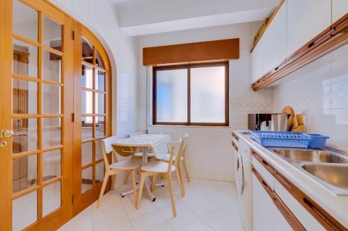  Sunny - 2 min to the beach - Quarteira in Quarteira