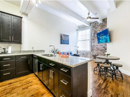 Stunning Apartments - Near FQ and Bourbon - 주방