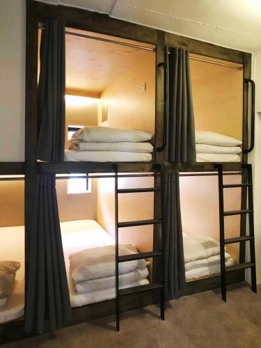 1 twin bed
