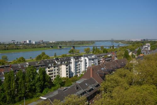 Luxury apartment in Düsseldorf near trade fair - image 4
