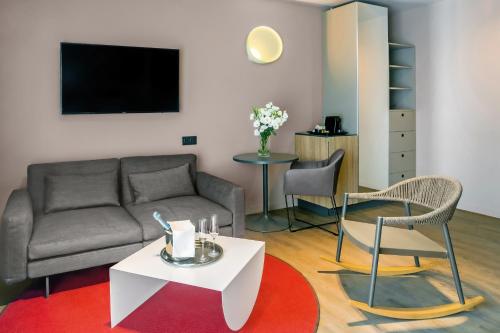 Deluxe Room image 2
