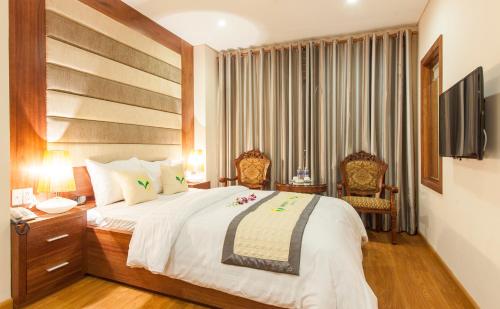 Superior Double Room with City View image 3