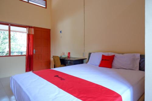 B&B Purwokerto - RedDoorz Syariah near Alun Alun Purwokerto - Bed and Breakfast Purwokerto